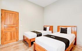 Capital O 94274 Homestay Balimoelih